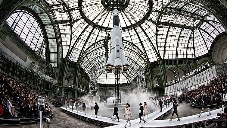 De Balenciaga a Chanel, Dior o Gucci: así es como los desfiles de moda se convirtieron en arte