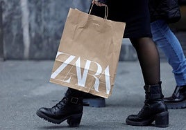 El vestido de Zara perfecto para cenas y comidas de Navidad: por menos de 18 euros en Black Friday