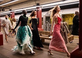 Matthieu Blazy pone a las modelos de Chanel a desfilar en el metro de Nueva York