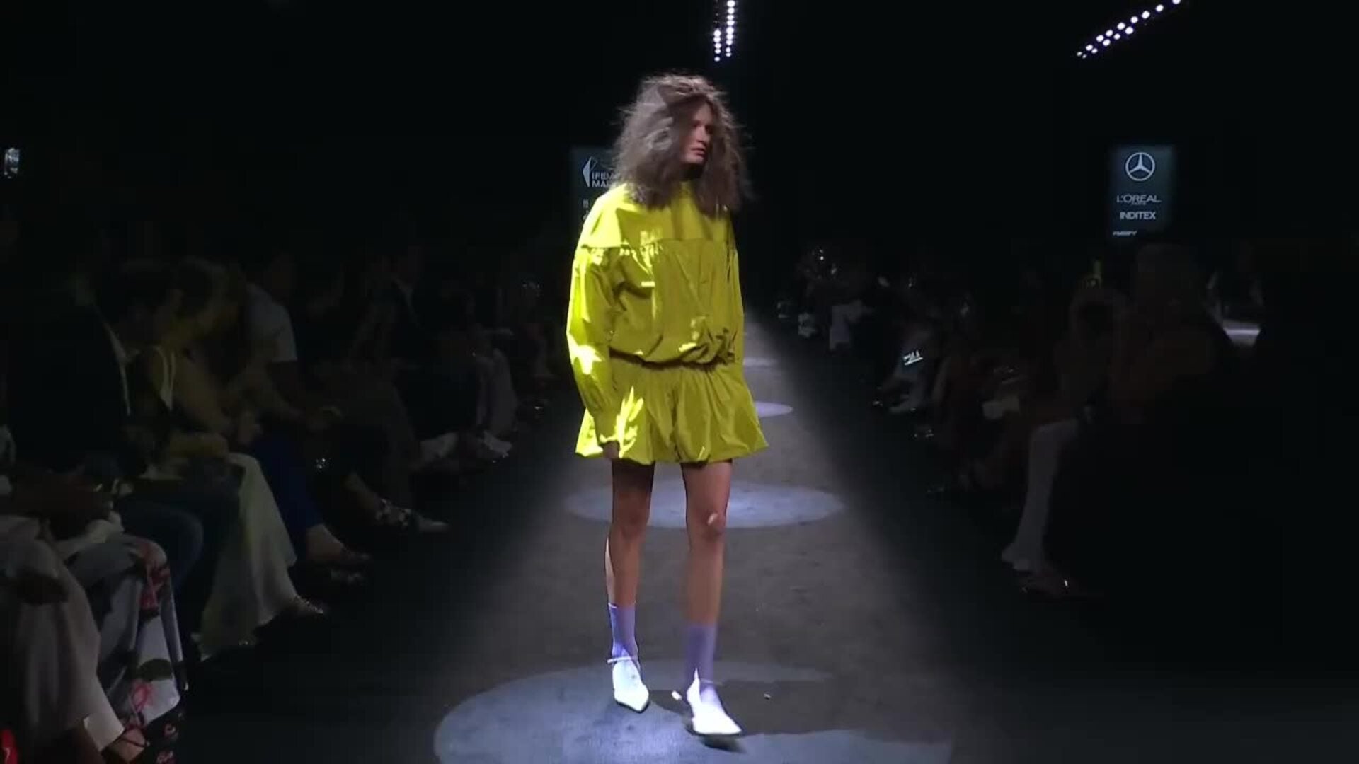 Angel Schlesser convierte la pasarela en un altar con patrones &quot;puros y honestos&quot;