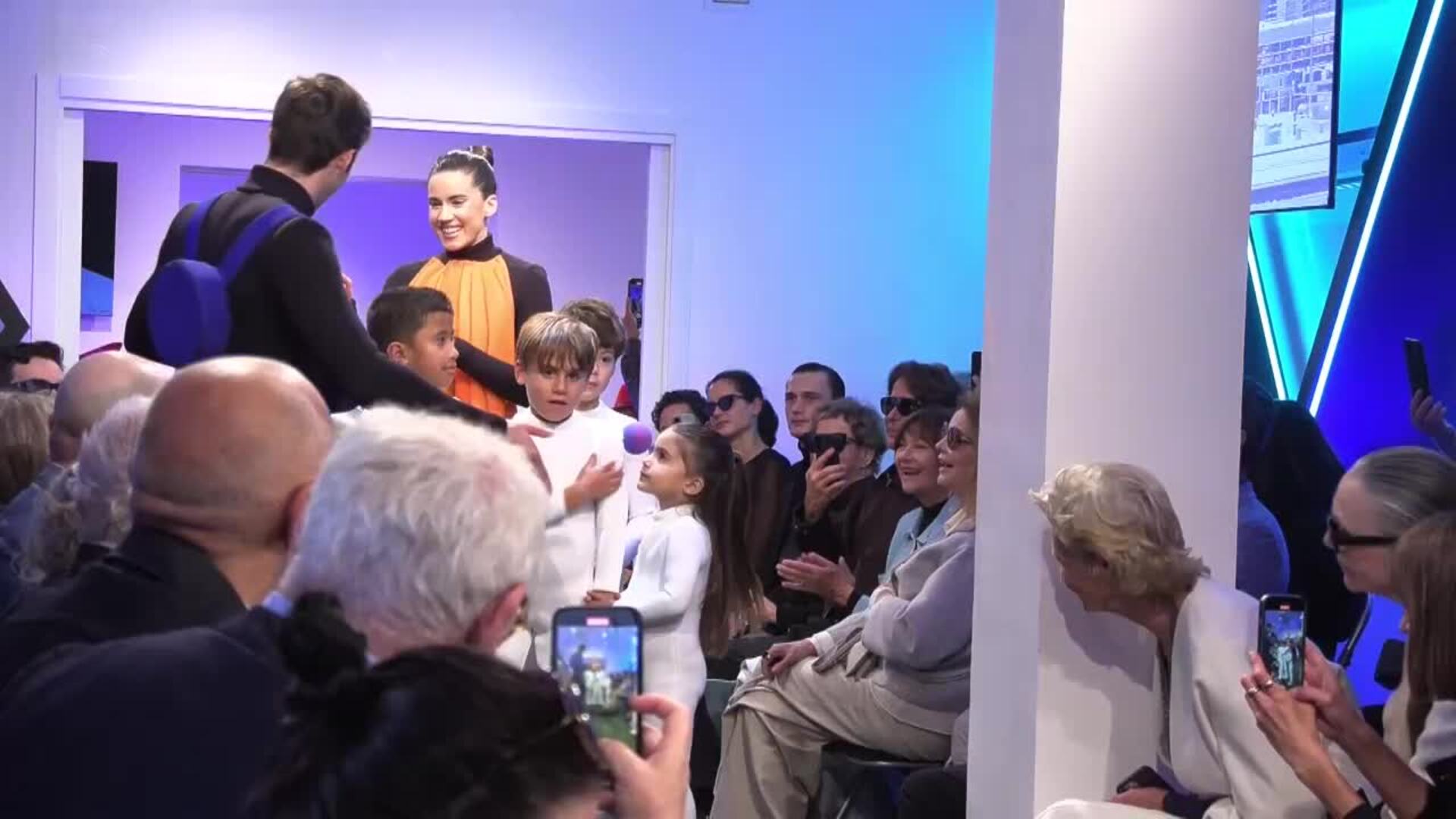 Pierre Cardin cierra la semana de la moda de París con su eclecticismo