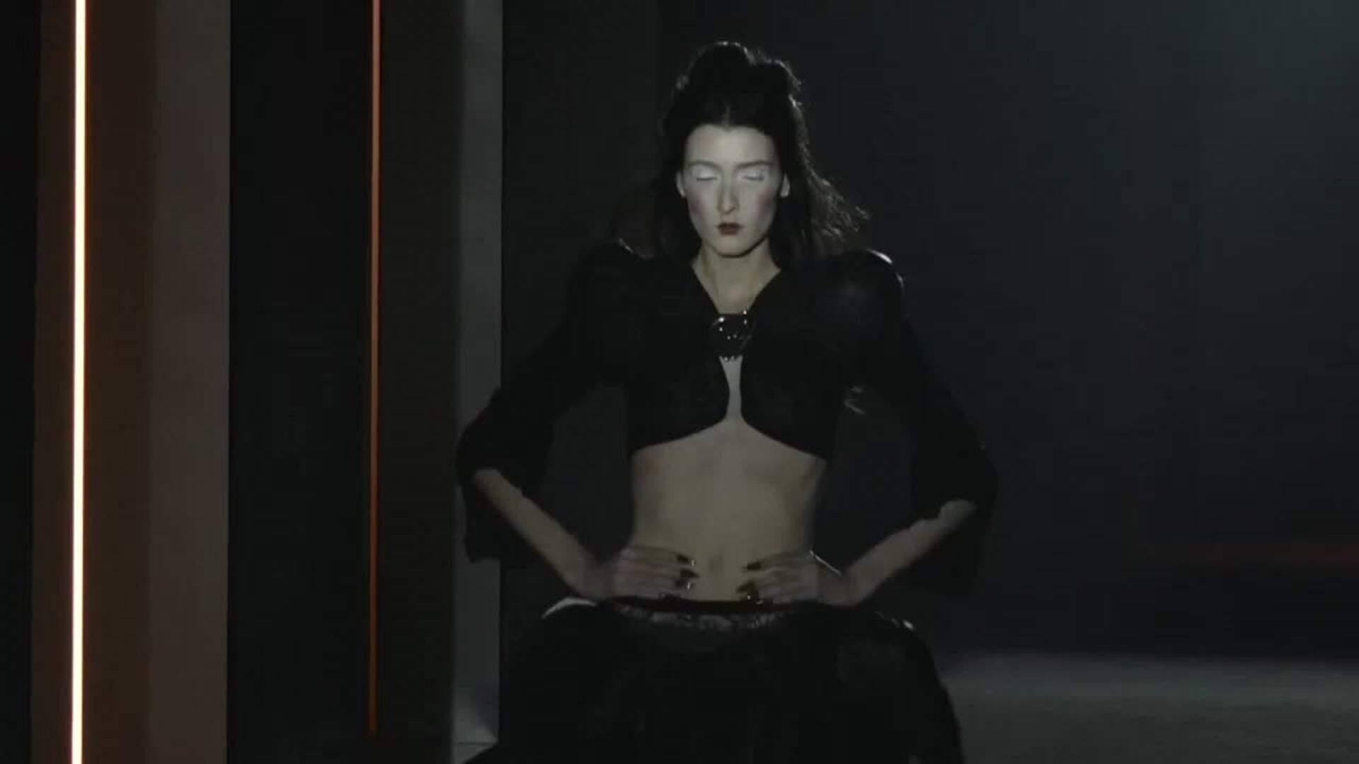 Dominnico invoca en la 080 a una María Antonieta motera y fan del k-pop