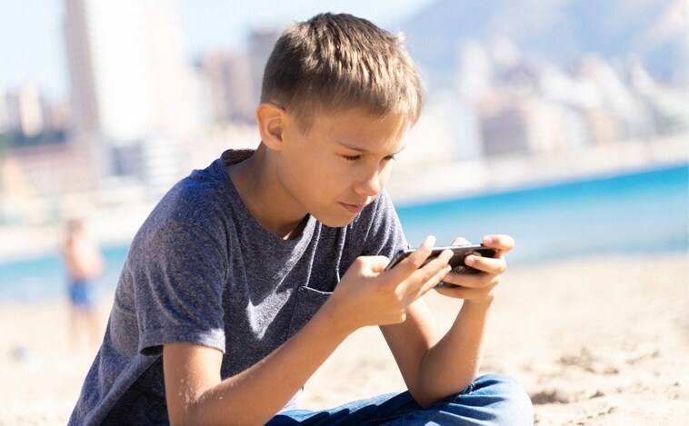 El 90% de los adultos españoles piensa que los menores de 18 años tienen  adicción a las pantallas