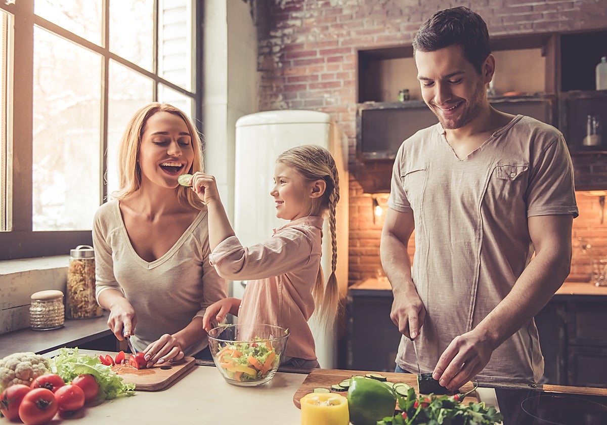 Urge cocinar alimentos frescos en familia