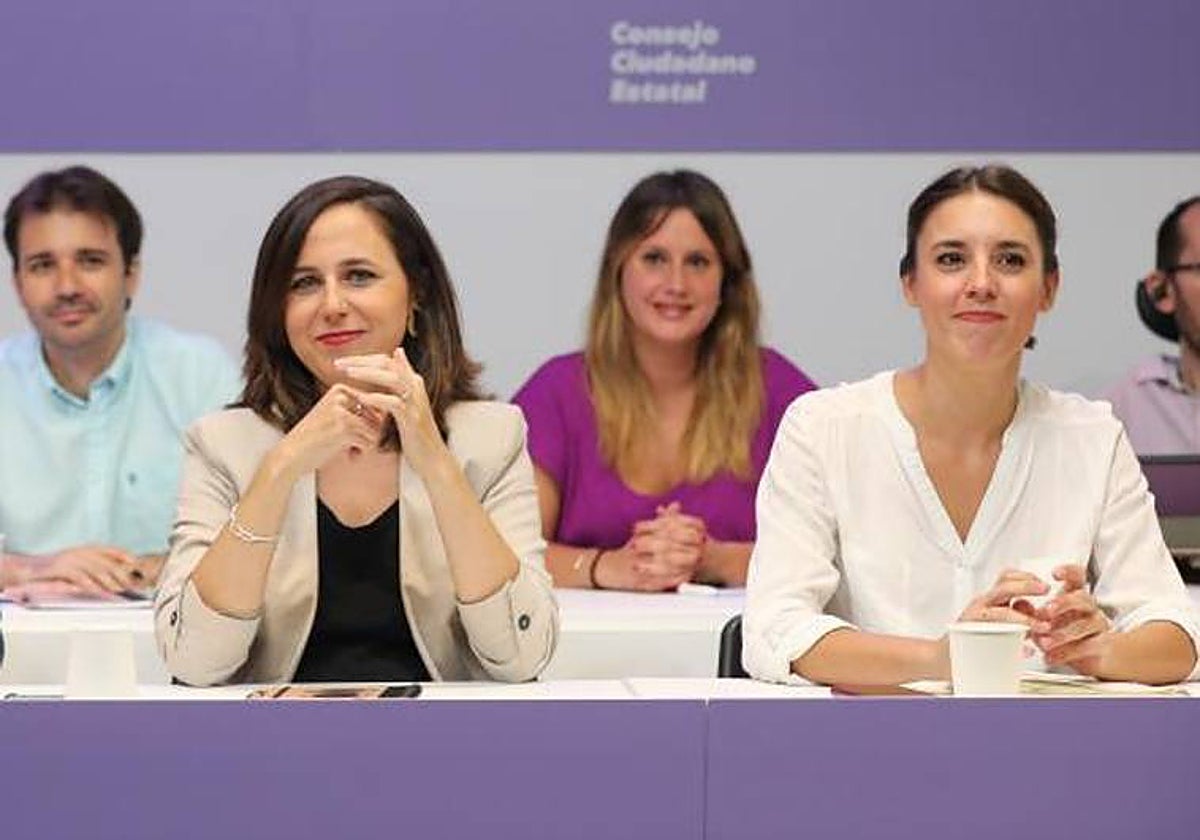 La ministra de Derechos Sociales y Agenda 2030, Ione Belarra; y la ministra de Igualdad, Irene Montero