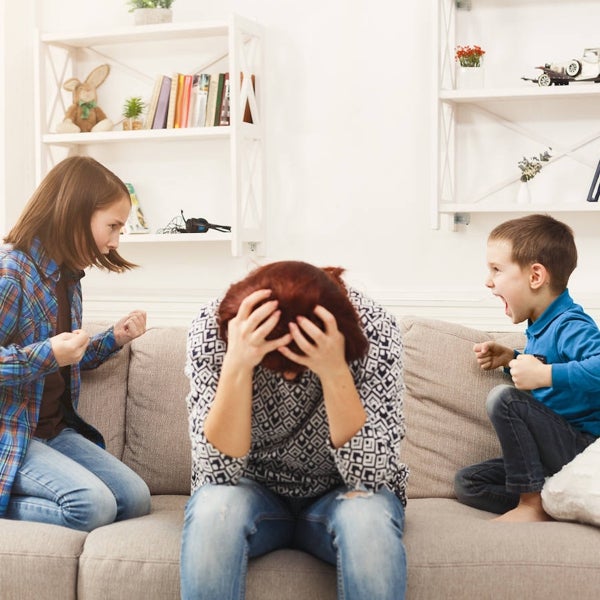 Lo que tienes que saber y hacer cuando tus hijos se peleen, según Harvard