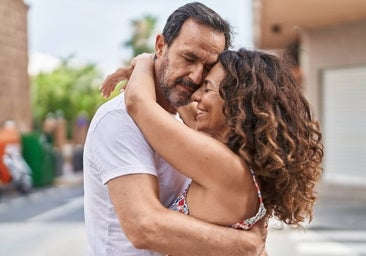 Abrazos: ¿eres de los que le gusta darlos, recibirlos... o esquivarlos?