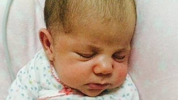 La pequeña Eli al poco de nacer