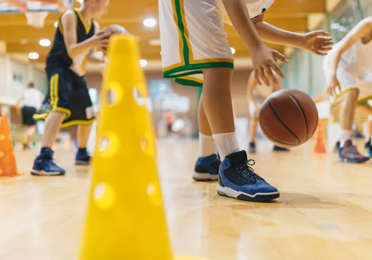 Los pediatras alertan del aumento de enfermedades del pie en los niños debido al deporte de impacto