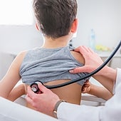 Claves de los médicos para mantener el asma infantil a raya