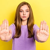 Una de cada cinco jóvenes se siente discriminada por su género en su propia familia