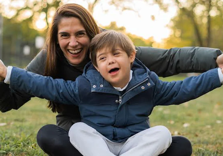 «Me he dado cuenta de que mi hijo Bosco, con síndrome de Down, es el mejor pegamento para la familia»