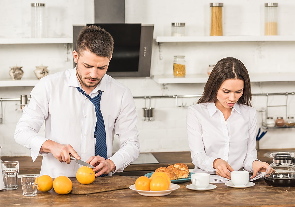 Las relaciones asimétricas se gestan desde el principio de forma silenciosa