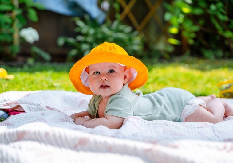 La crema solar que debes poner a tu hijo hasta los 3 años