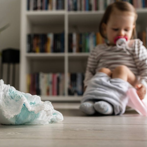 ¿Es bueno forzar a los niños a dejar el pañal antes de empezar el cole?