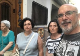 Pepe y Elena, pareja y cuidadores de sus madres, ambas con Alzheimer: «No hay dos enfermos iguales»