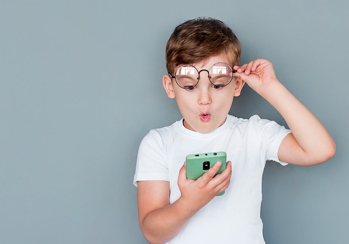 Cada vez hay más movimientos que aportan razones para retrasar la edad para tener móvil