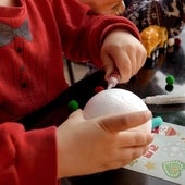 Apostar por juegos creativos y evitar el exceso de pantallas, entre las recomendaciones de los pediatras para estas fechas