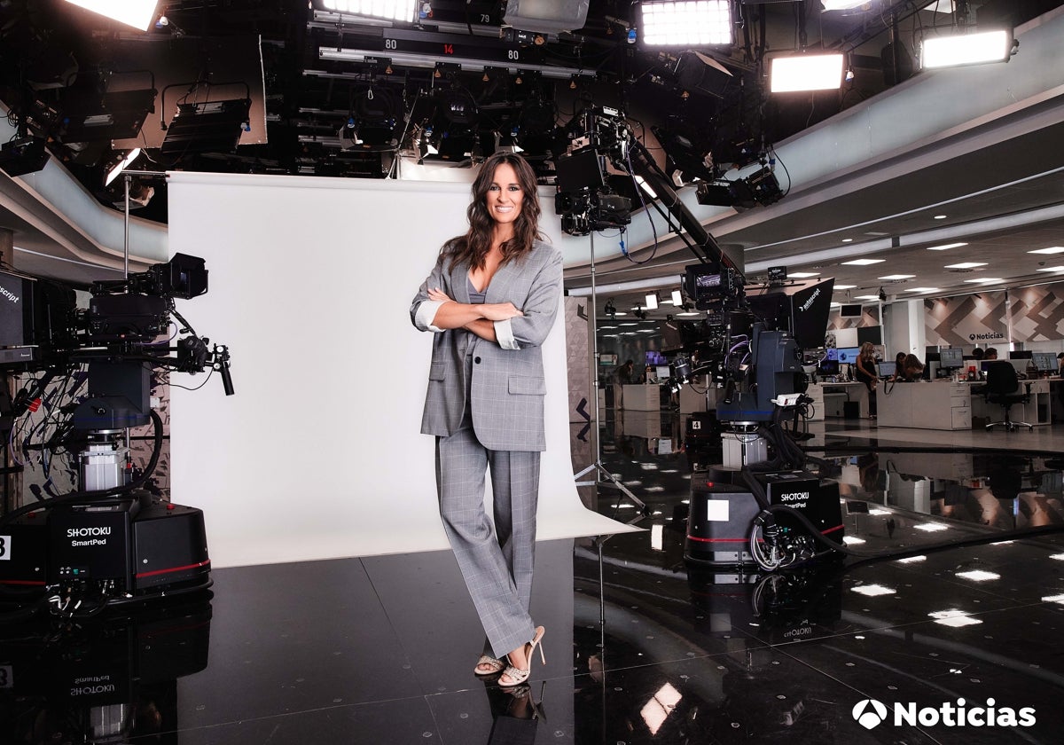 «La mujer diez no existe y hay que huir de intentar serlo», asegura Lorena García, presentadora del programa Espejo Público (Antena3)