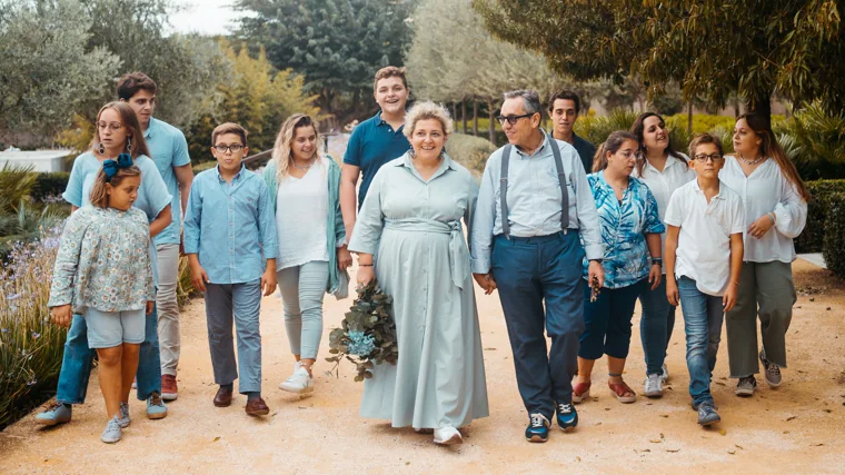 Lourdes junto a su marido Jorge y todos los hijos