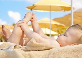 Las recomendaciones de una dermatóloga para proteger a los bebés del sol