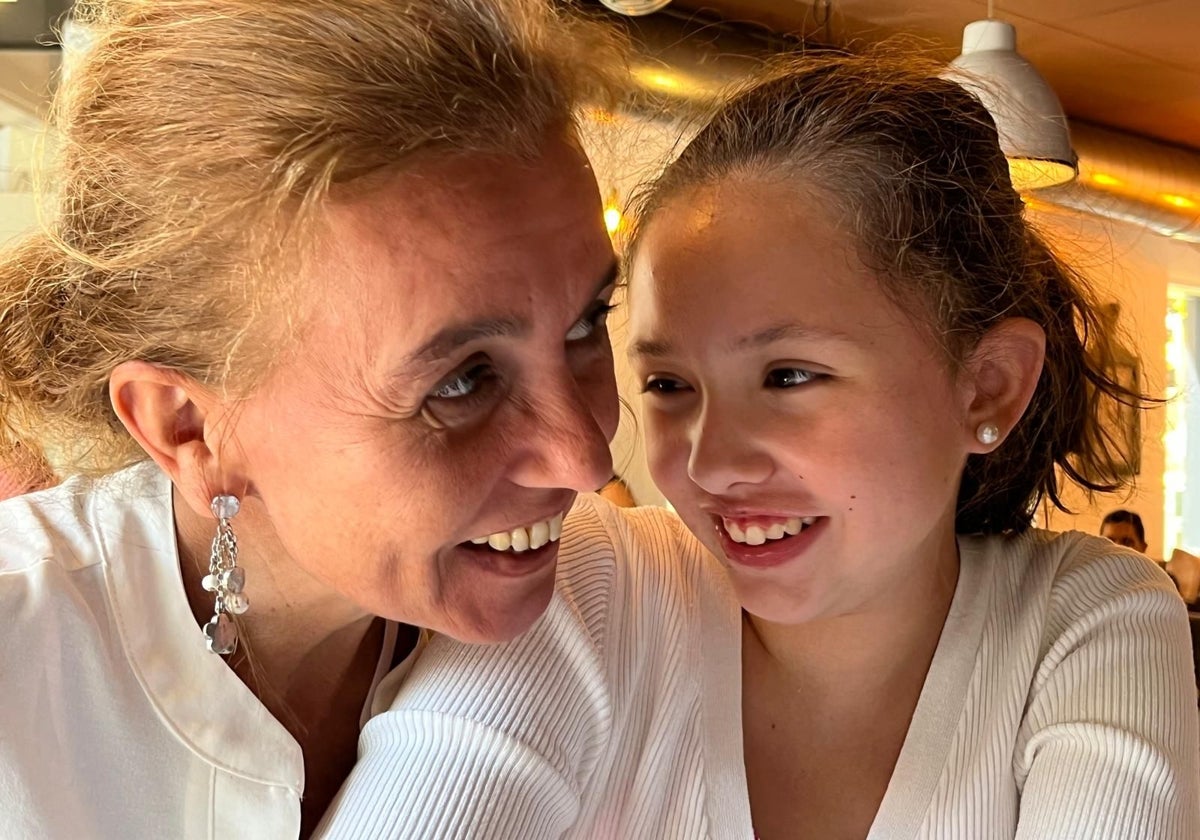 Patricia Cavanillas junto a su hija Marta