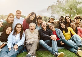 Tener amigos de diferente raza, estatus social o edad conlleva mayores beneficios emocionales