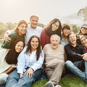 Tener amigos de diferente raza, estatus social o edad conlleva mayores beneficios emocionales