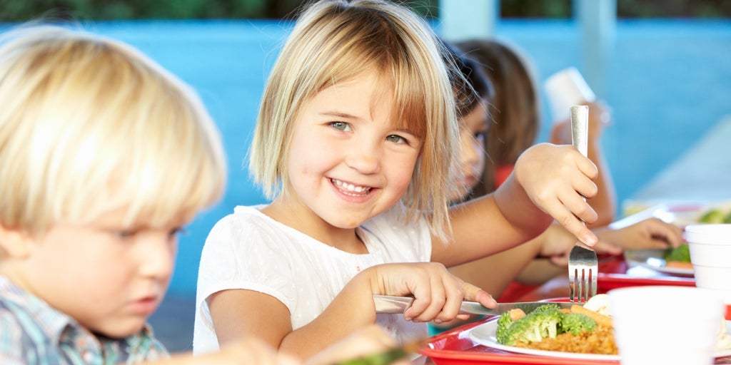 ¿Deben cambiar los menús escolares según la etapa educativa de los niños?