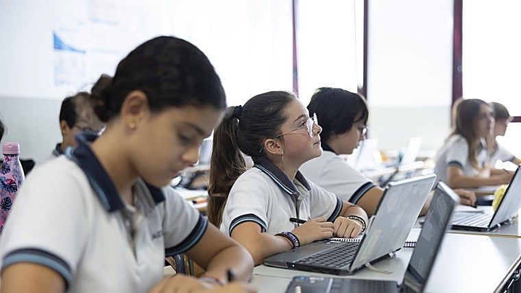 Inteligencia Artificial en las Aulas: Una Aliada para Docentes y Estudiantes
