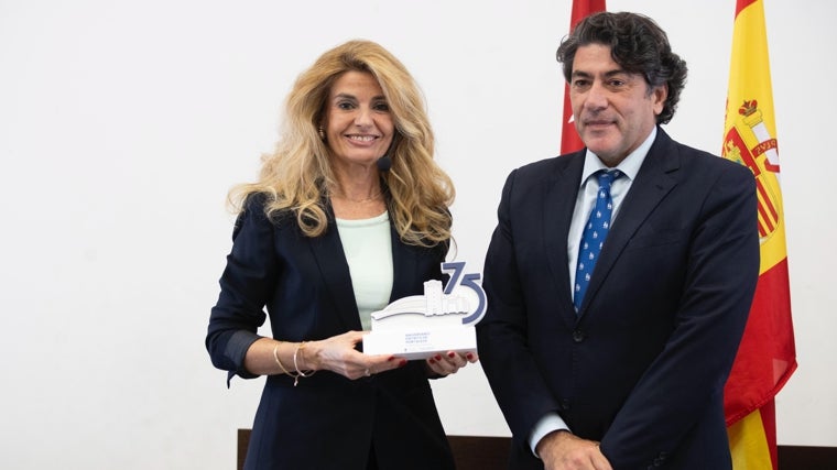 Laura Peraita junto a David Pérez en un momento del homenaje