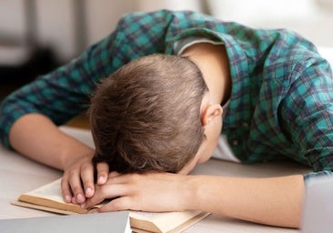 Una experta en sueño advierte sobre el mínimo de horas no negociable que hay que dormir entre los 12 y los 16 años