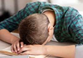 Una experta en sueño advierte sobre el mínimo de horas no negociable que hay que dormir entre los 12 y los 16 años