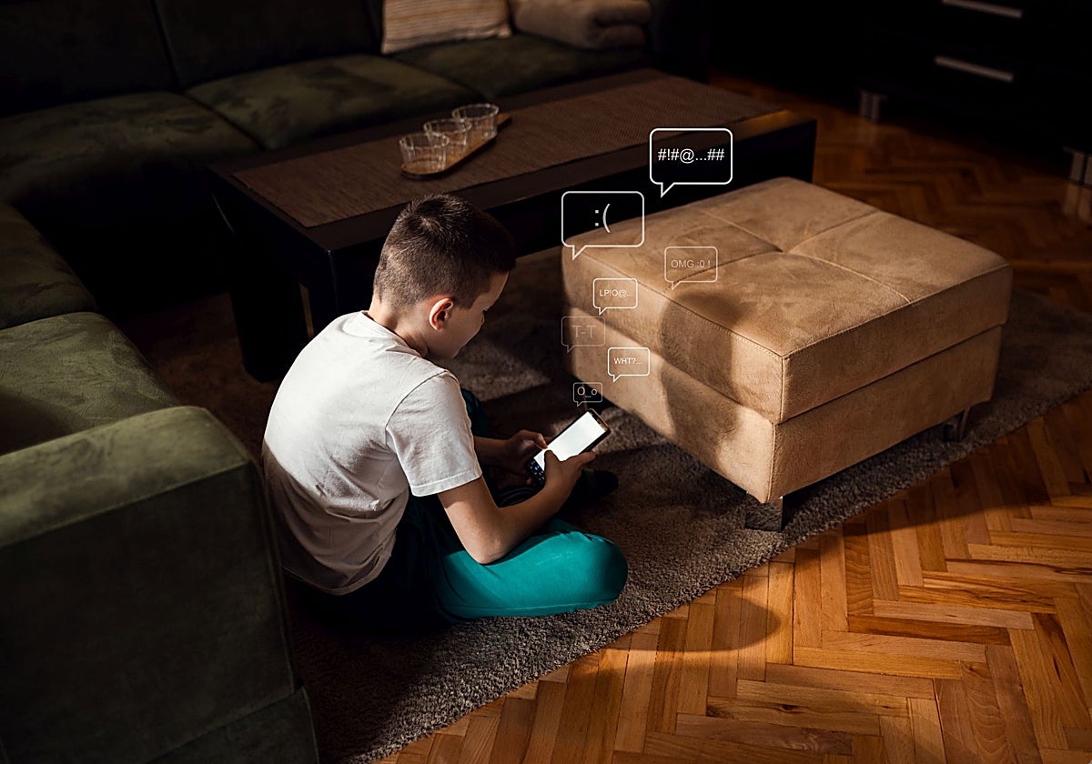 La soledad del adolescente frente a las pantallas, un fenómeno que se recrudece durante las vacaciones