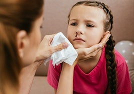 «Cortar una hemorragia de nariz es fácil, pero hay que evitar ciertos errores muy comunes»