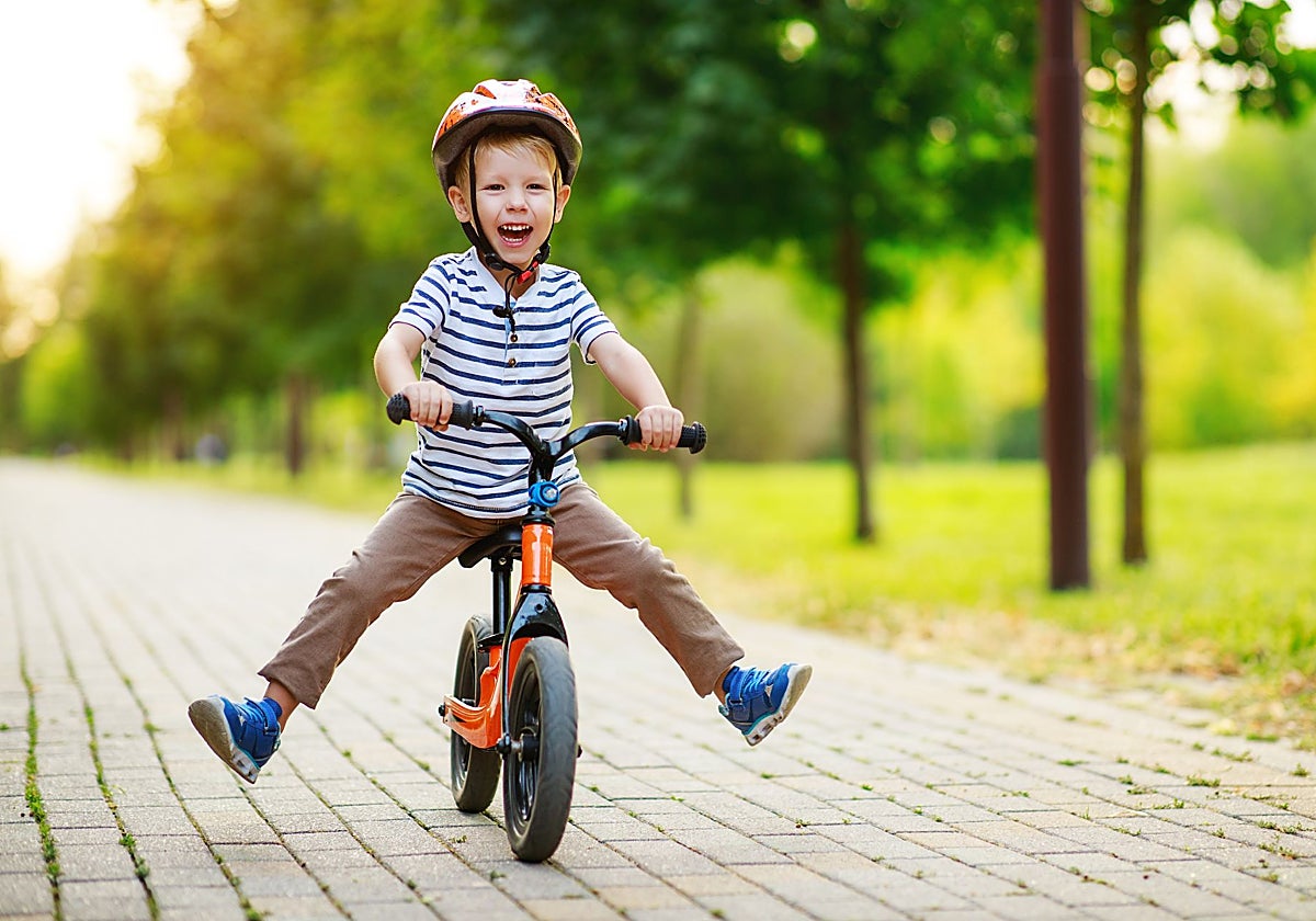 Consejos para enseñar a montar en bici a tu hijo este verano