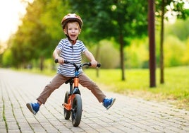 Consejos para enseñar a montar en bici a tu hijo este verano