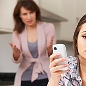 «Lo he visto en instagram. Mamá, tú no tienes ni idea». Así podrás gestionar las diferencias de opinión con tu hijo