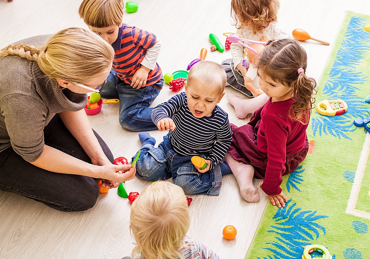 Acompañar a tu hijo hasta dentro de la clase, ¿sí o no? Argumentos a favor y en contra