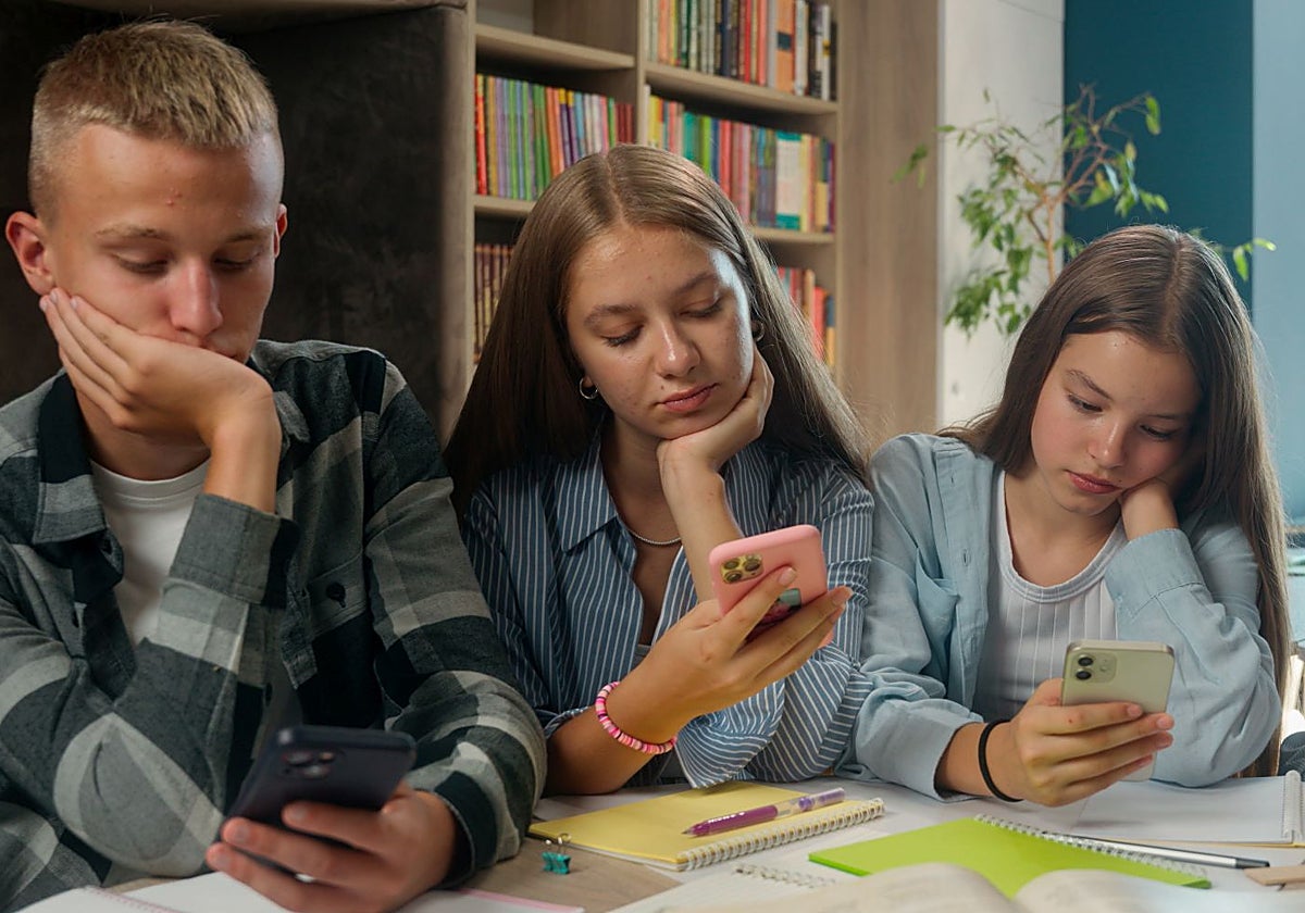 El maestro que no fue alumno modélico: «Entiendo a los jóvenes enganchados a las redes que dejan de lado los libros»