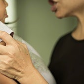 Una psicóloga advierte: «Cuando un adulto grita, el niño no escucha… simplemente intenta protegerse»