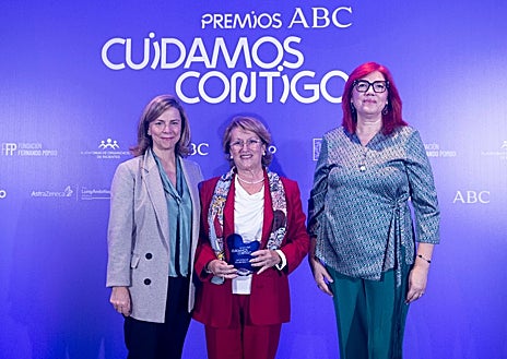 Imagen secundaria 1 - Arriba, la entrega del Premio al Proyecto Institucional del Año. Abajo a la izquierda, la categoría Iniciativa de Colaboración del Año, y abajo a la derecha, el galardón Empresa Comprometida del Año.