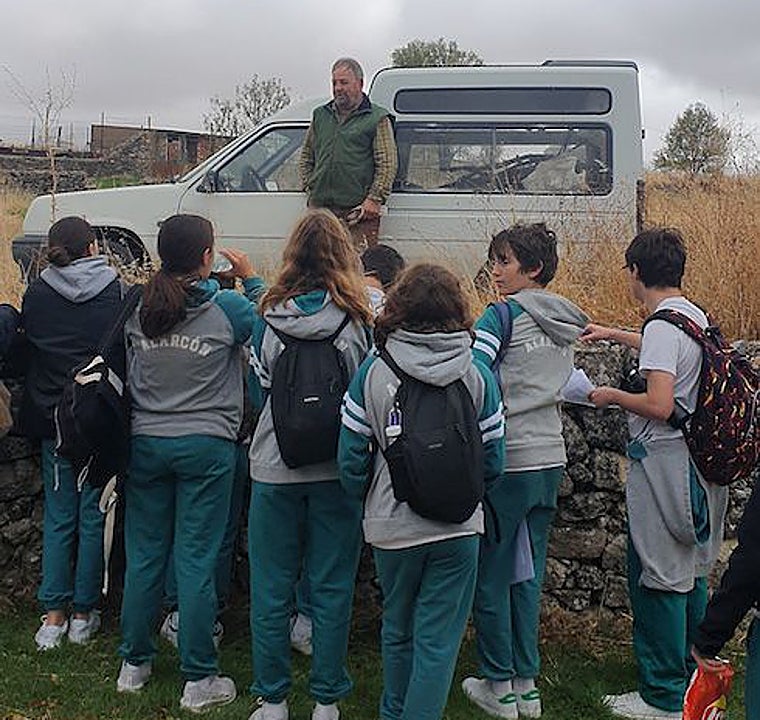 A escola Alarcón promove um projeto que conecta seus alunos com a vida rural de La Matilla (Segóvia).