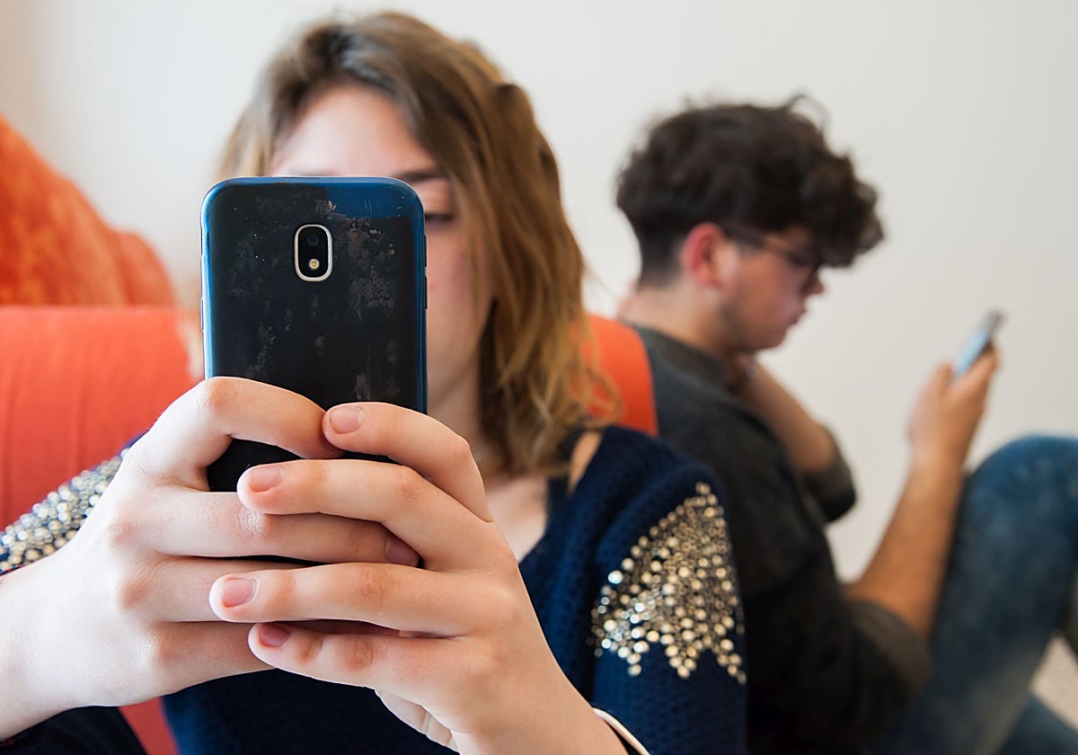 Sentido de la vida en adolescentes: «Cuantas más horas pasan en redes sociales, mayor vacío existencial»