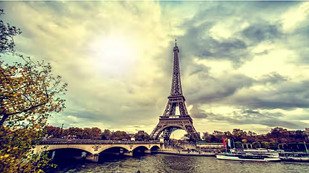 París, la ciudad que nunca deja de sorprender / Iberia