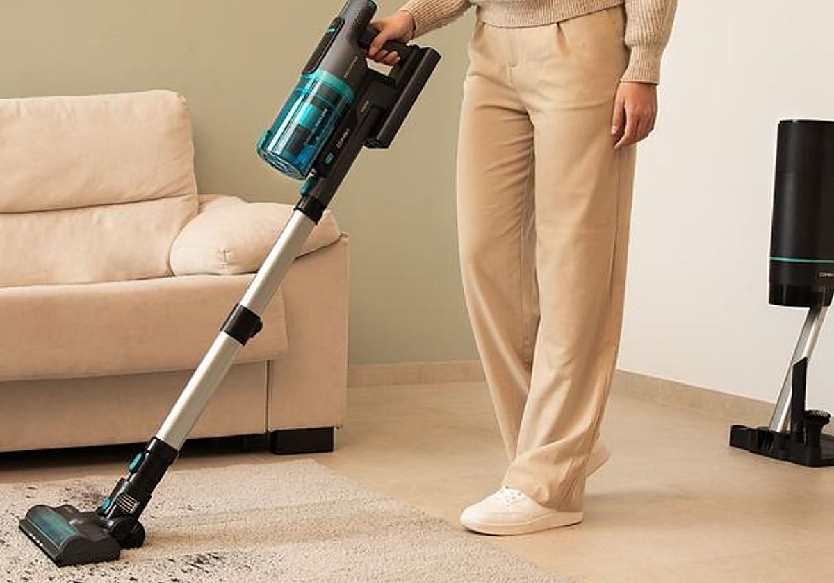 Este aspirador vertical 3 en 1 de Cecotec top ventas en PcComponentes está tirado de precio ¡solo durante los Días Naranjas!