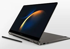 ¡Ofertón!: PcComponentes rebaja más de 600€ este ordenador portátil convertible de Samsung