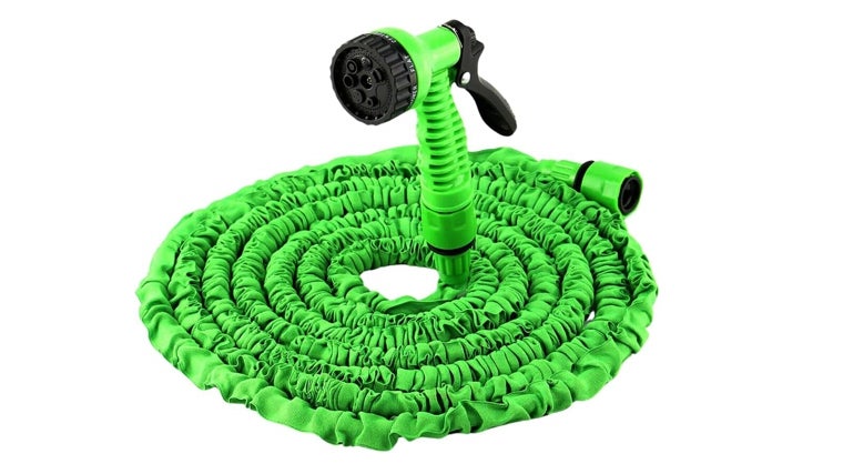 Refresca tu jardín con estas mangueras extensibles al mejor precio