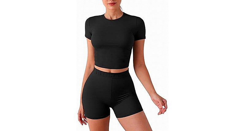 Ropa deportiva ligera y transpirable para entrenar con calor