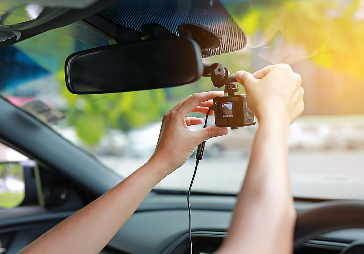 La cámara que muchos ya llevan: por menos de 35 euros registra impactos y ahorra trámites con el seguro